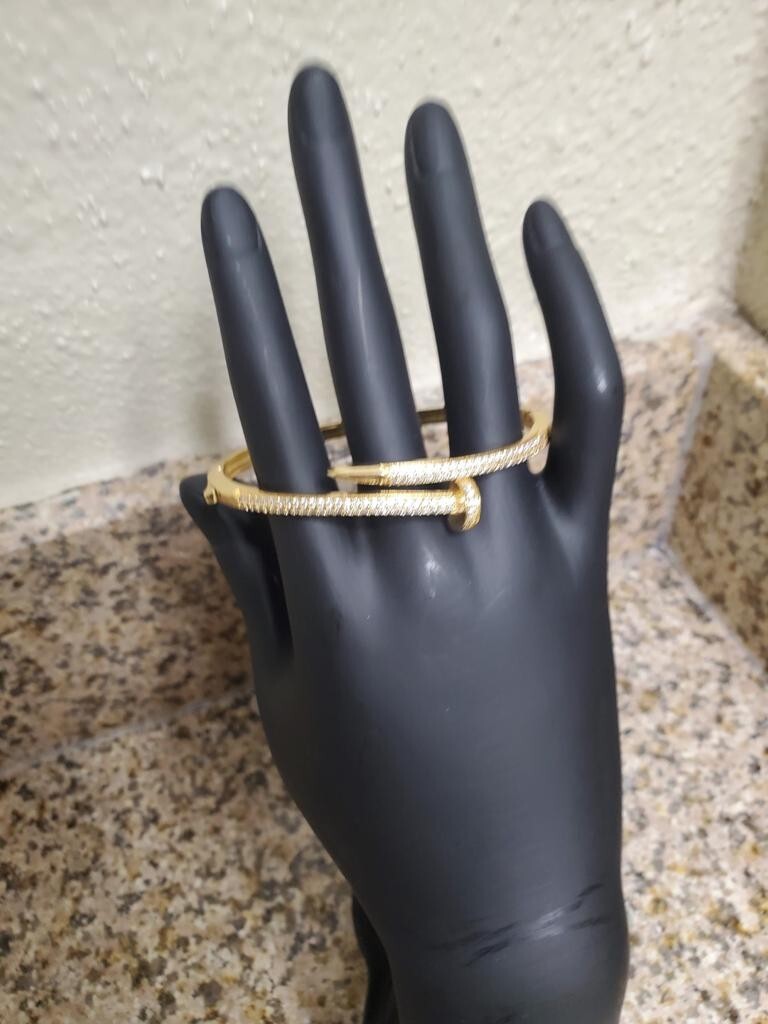 Durable, Lightweight And Long-lasting Fashion Bracelet