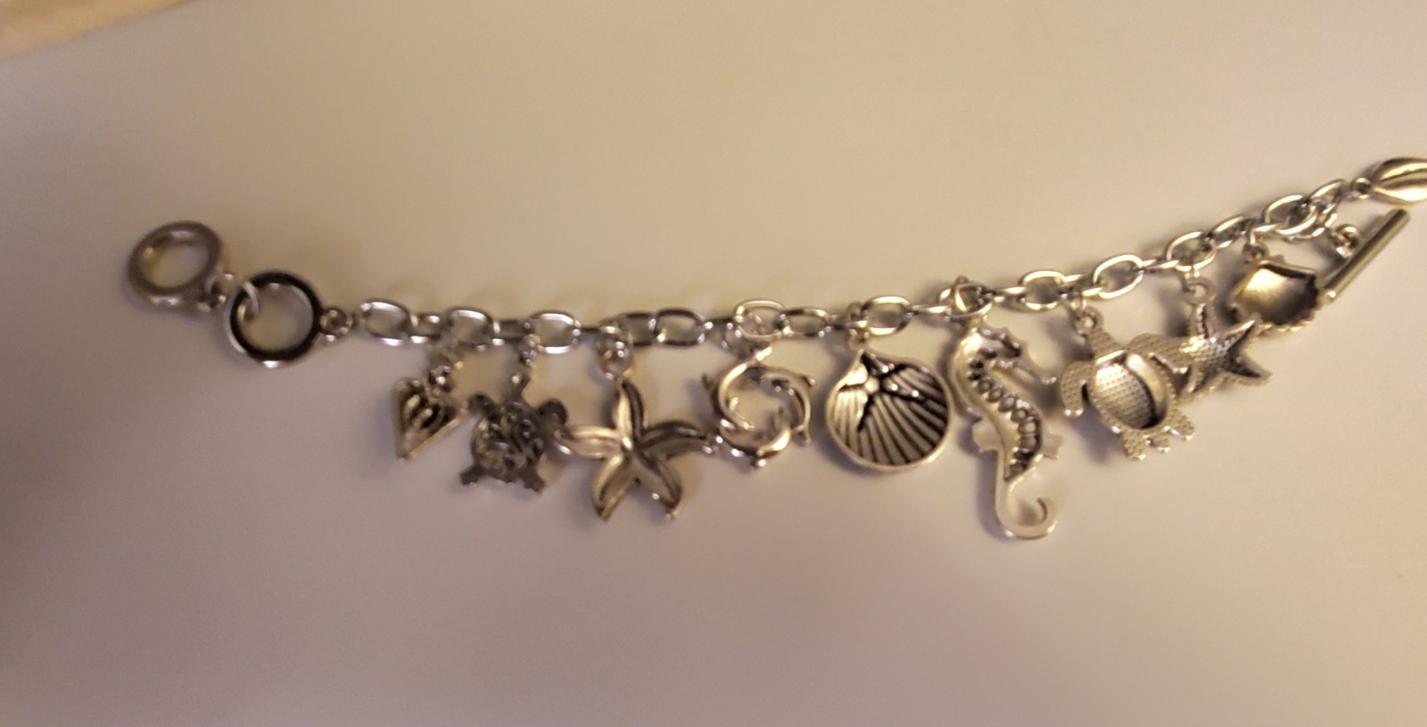 Beautiful Silver Tone Sea Life Charm Bracelet!