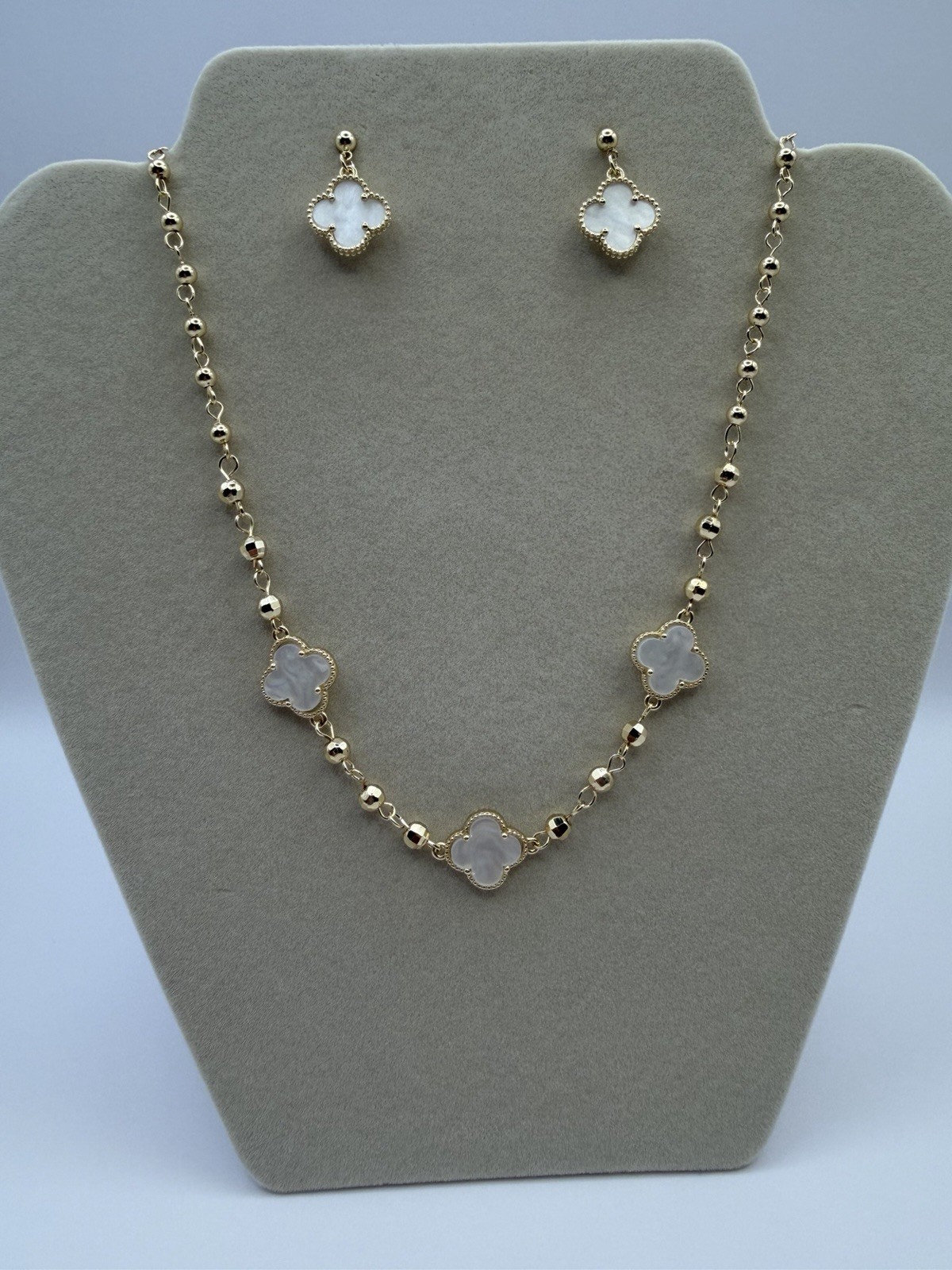 18k Gold Filled Mother of Pearl Clover Jewelry Set – Necklace & Earrings, White