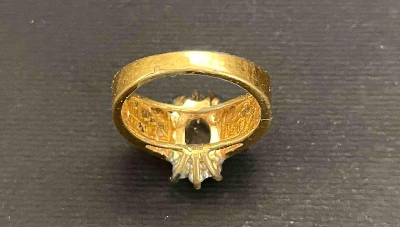 Vintage 18K HGE Gold Cocktail Ring Size 7. Faceted Oval, Round, Baggett Stones