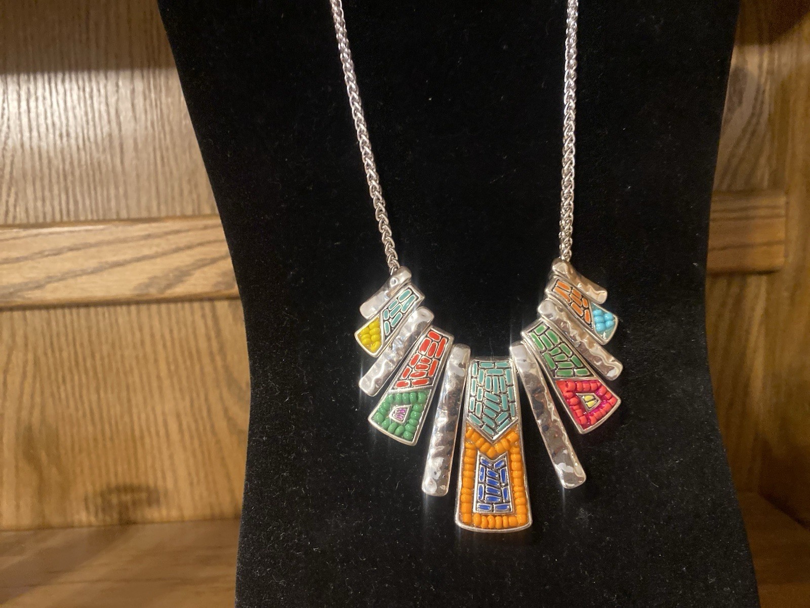 18”-20” Silver Tone Hammered Metal Multicolor Southwest “Look” Necklace READ