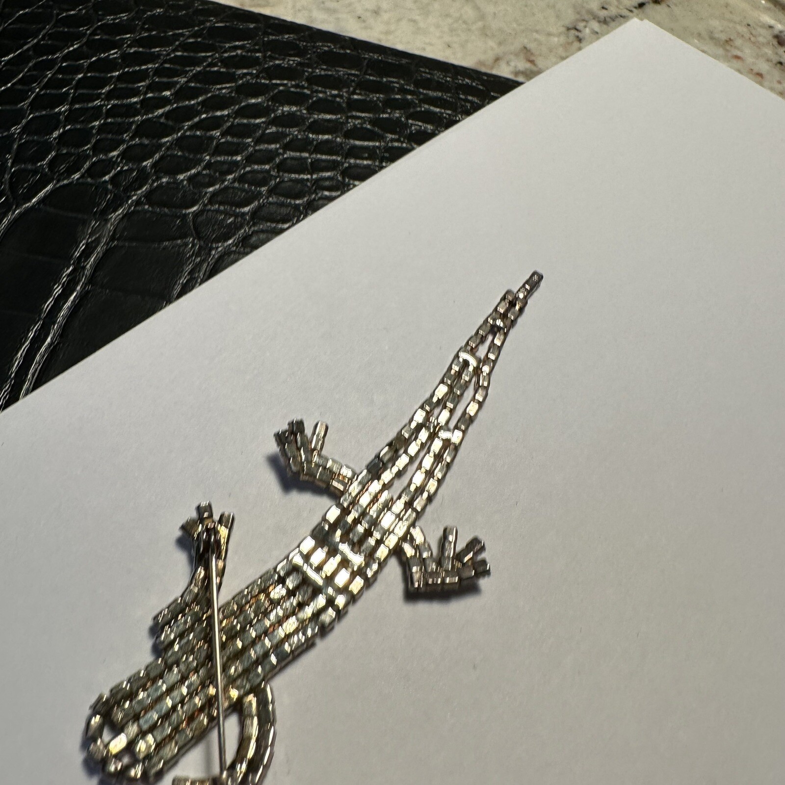 Prong Set Rhinestone Novelty Lizard Brooch Pin With Green Eyes