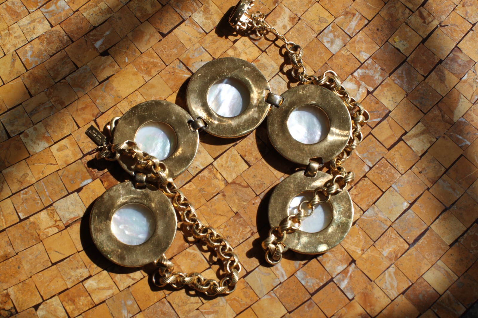 KATE SPADE HUGE SHELL NAUTICAL ALL ABOARD MOTHER OF PEARL DISC NECKLACE GOLD