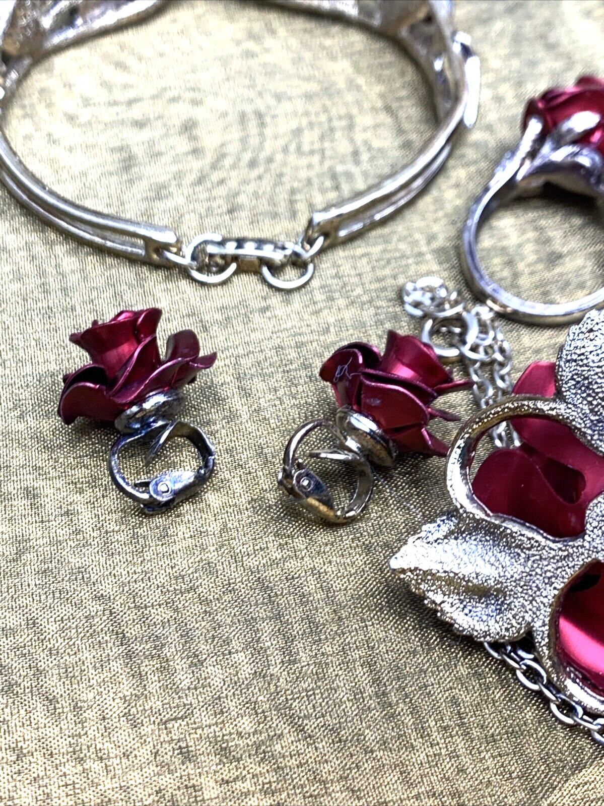 Red Rose Gold-Tone Set by American Beauty “The Art of Loving” Vintage Beauty