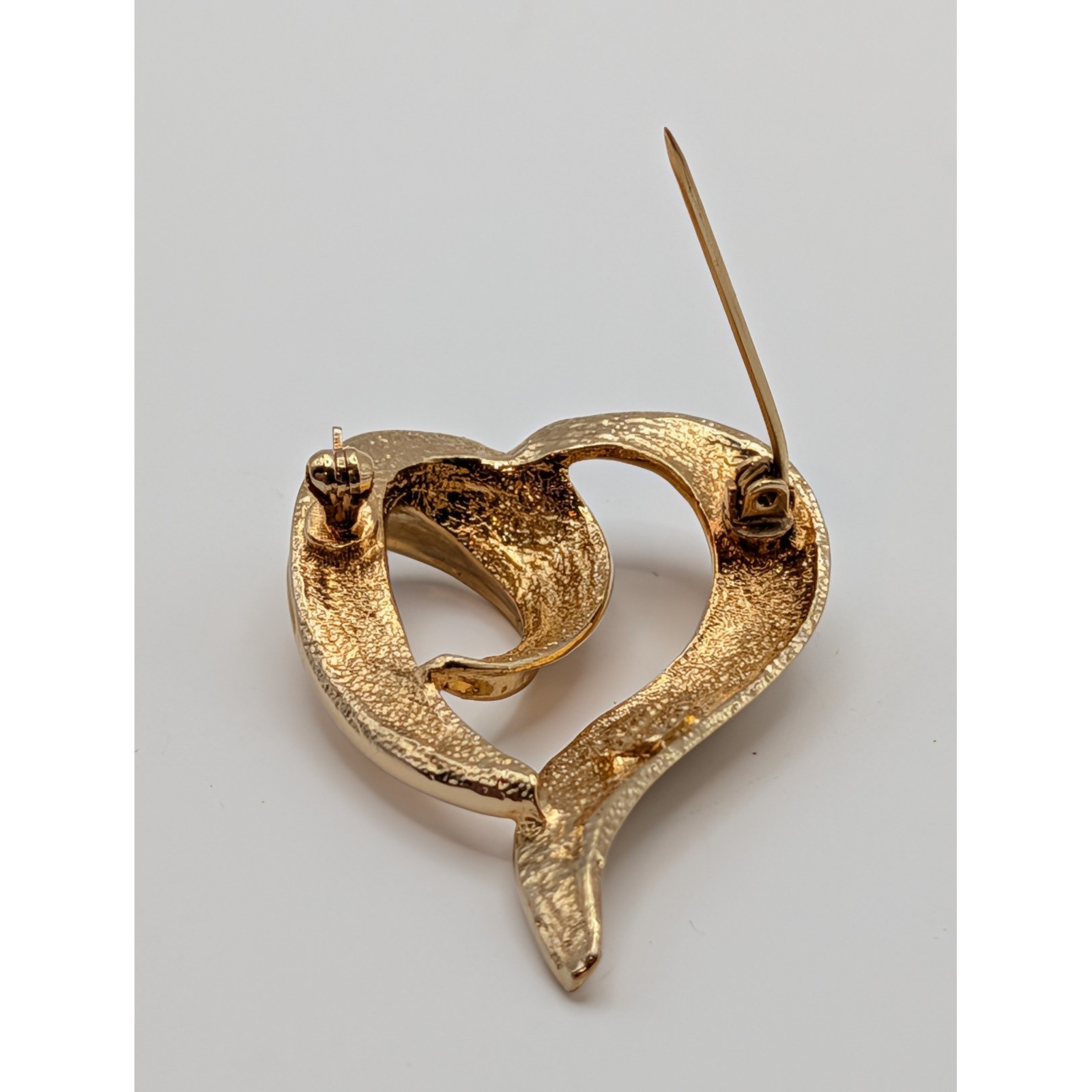 Allison Reed Gold Tone Open Heart Brooch Pin Ribbon Swirl Vintage 2″