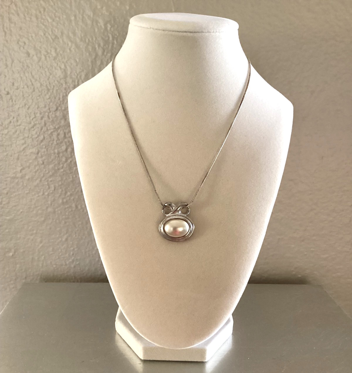 Silver and faux pearl necklace with lobster clasp – 8.5 inch
