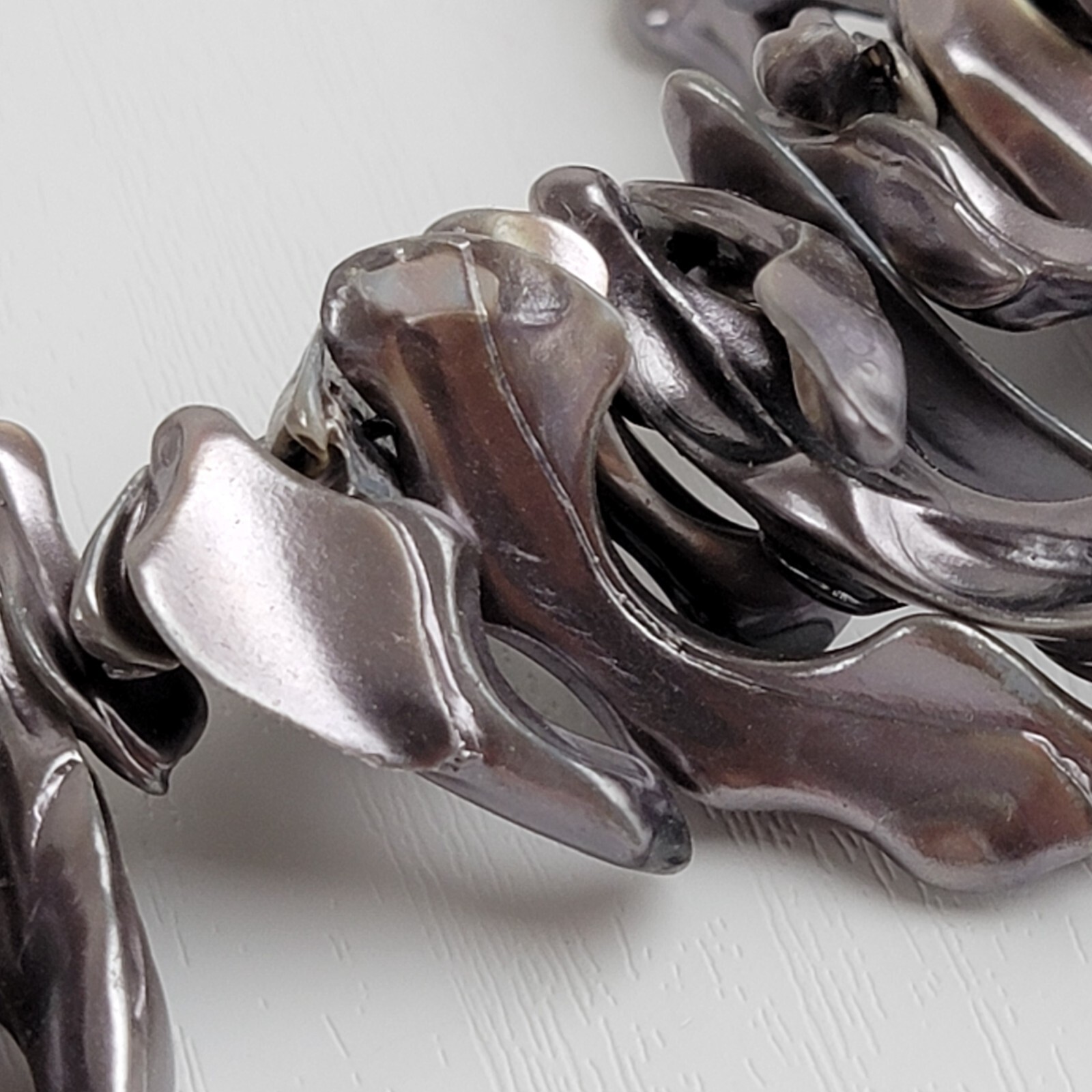 Gray Mother Of Pearl Wreath Necklace 18.5 in Gunmetal Tone Lobster Clasp