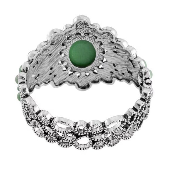 Cameo and Green Howlite Bangle Bracelet in Silvertone (7.0 In) 26.00 ctw