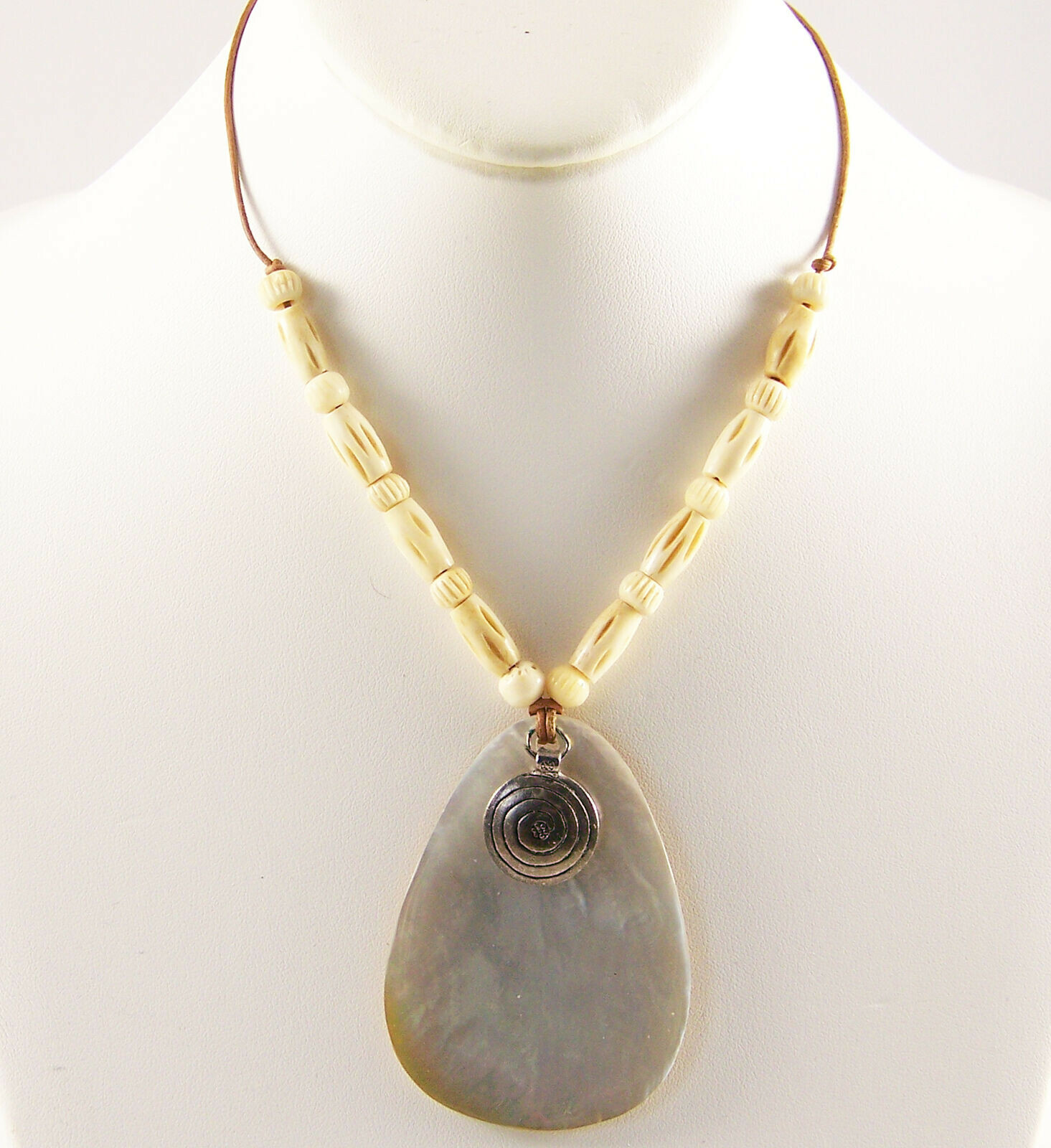 Necklace Sea Shell Reversible Bead & SilverTone Metal Pendant On A 16″ Cord