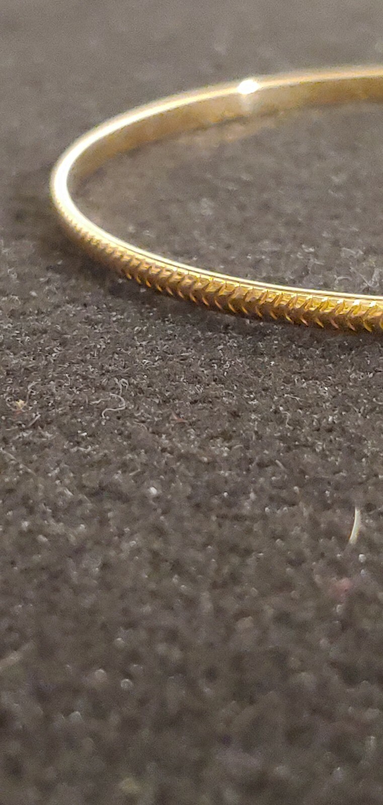 NARROW GOLD TONE BANGLE BRACELET ( 2 5/8in Dia )