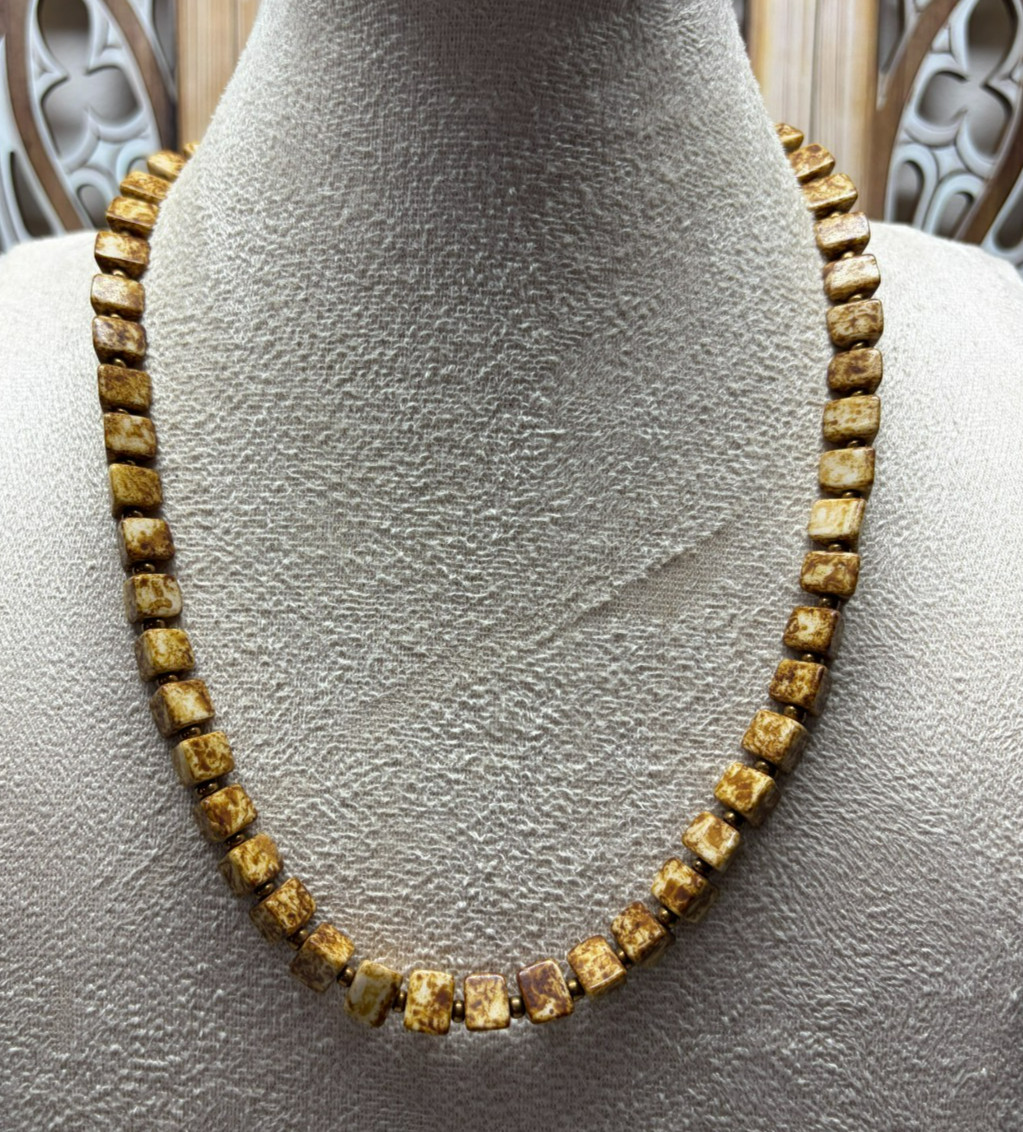 Vintage Scottish Agate Necklace Unusual Shaped Stones 18″ Beaded 30g Classic