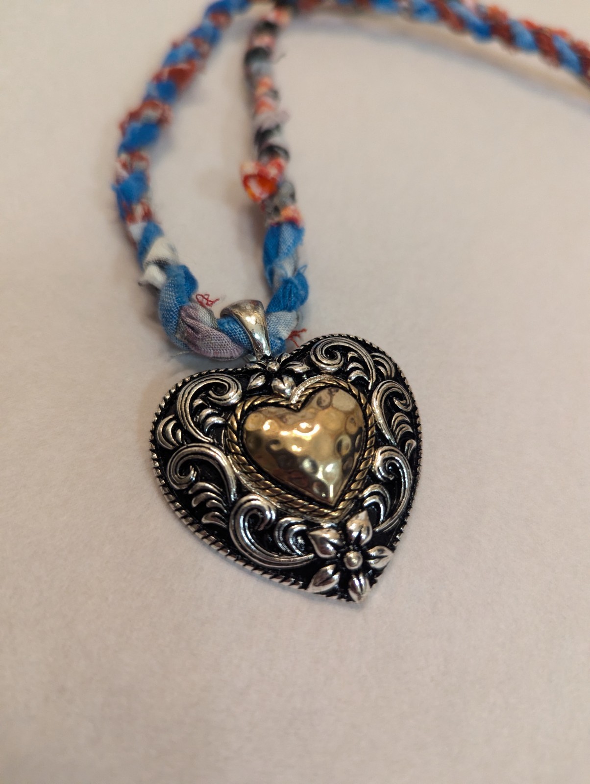 Vintage Boho Heart Pendant Necklace – Silver/Gold Tones, 18″ Mauve & Blue Rope
