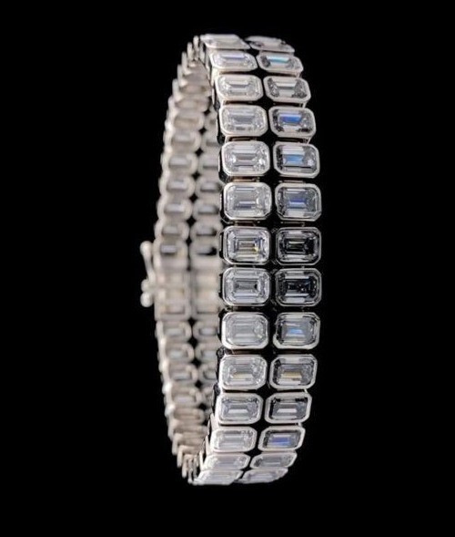 Emerald Simulated Diamond Stunning Bezel Charm Bracelet In 14K White Gold Plated