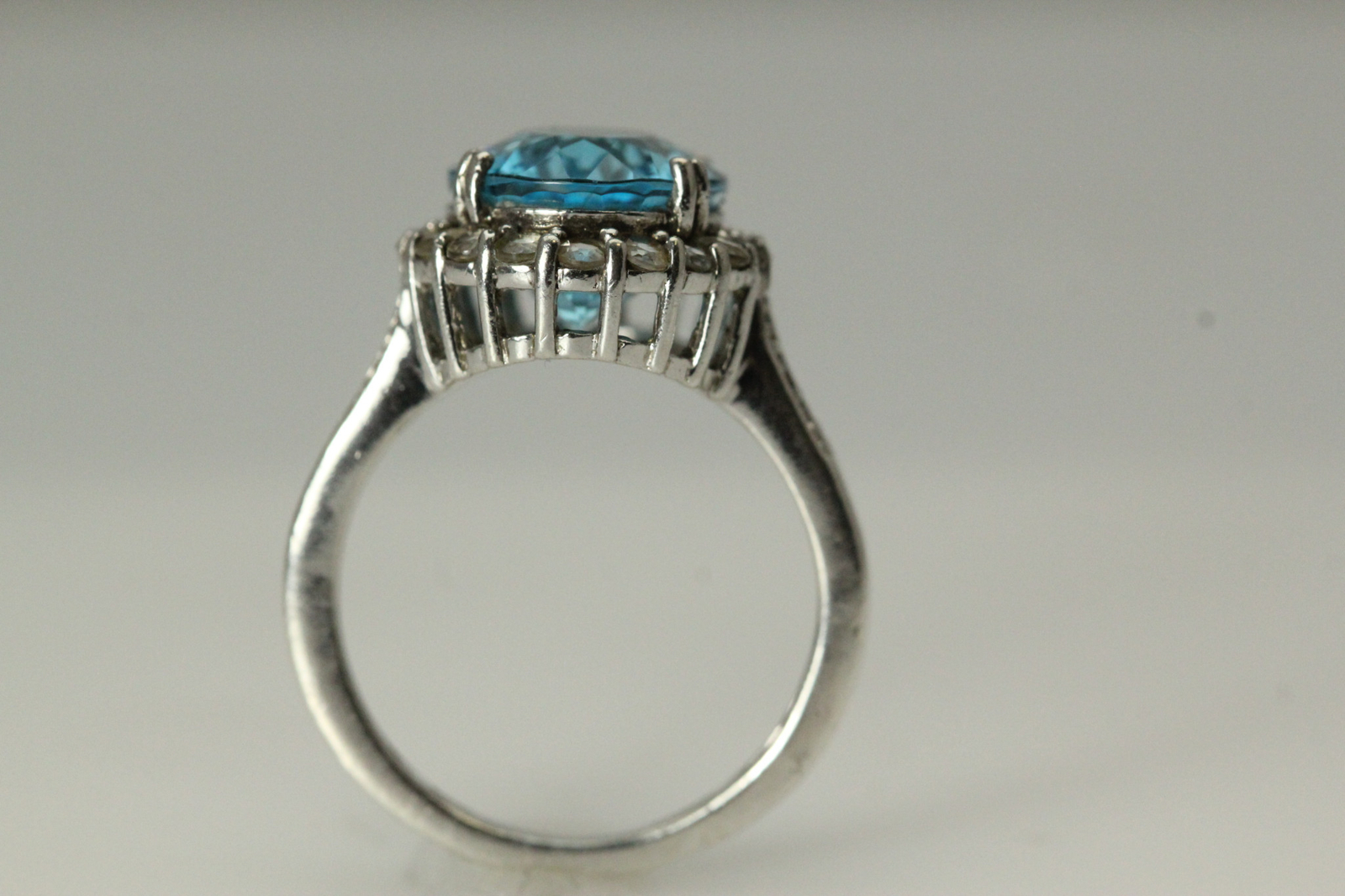 925 Sterling Silver Size 6.75 Oval Blue Stone in CZ Halo 5.1 Grams (RIN7209)
