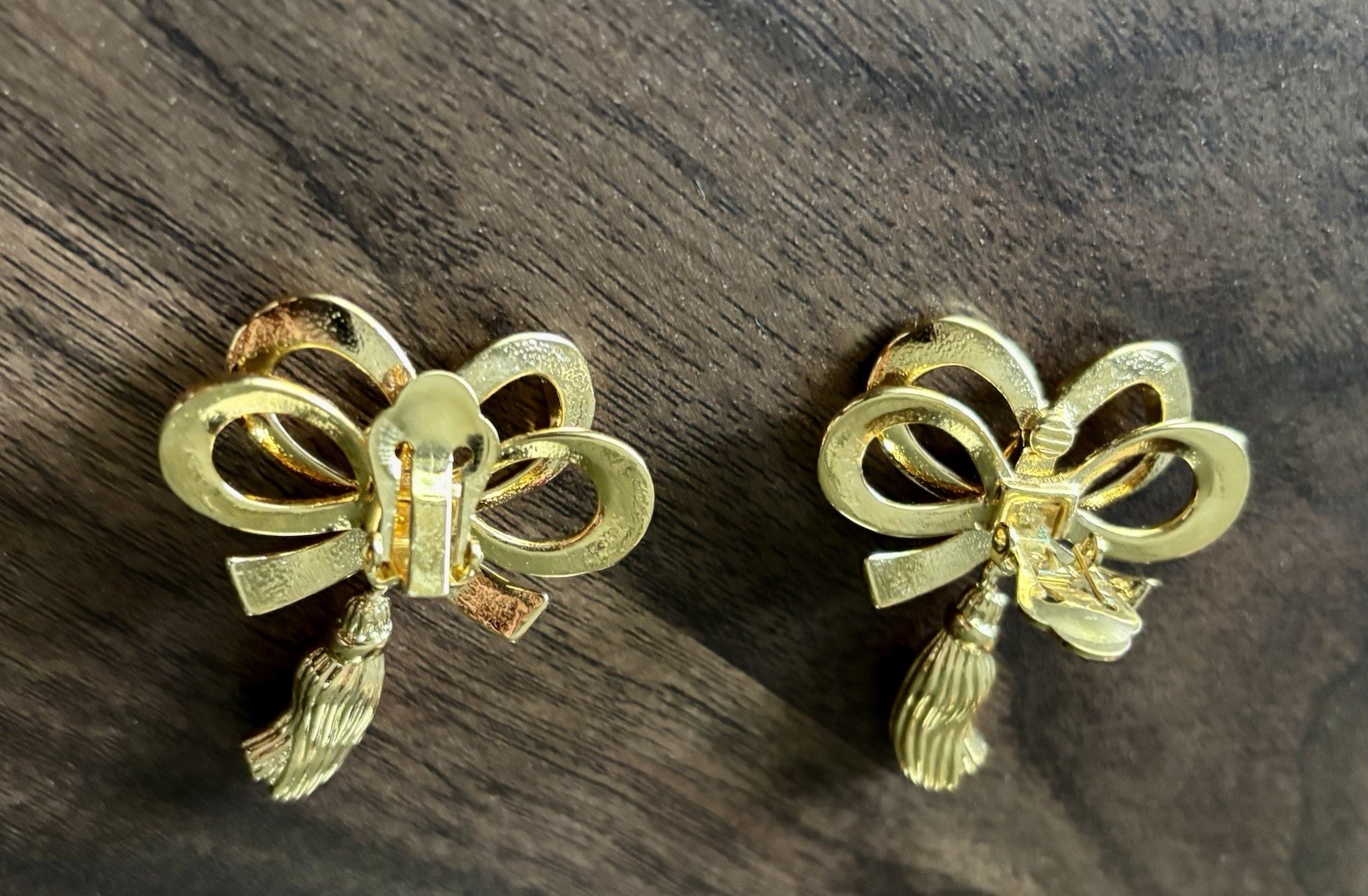 Gold Tone Bow Knot Clip-On Dangle Earrings Green Round Rhinestone Cluster