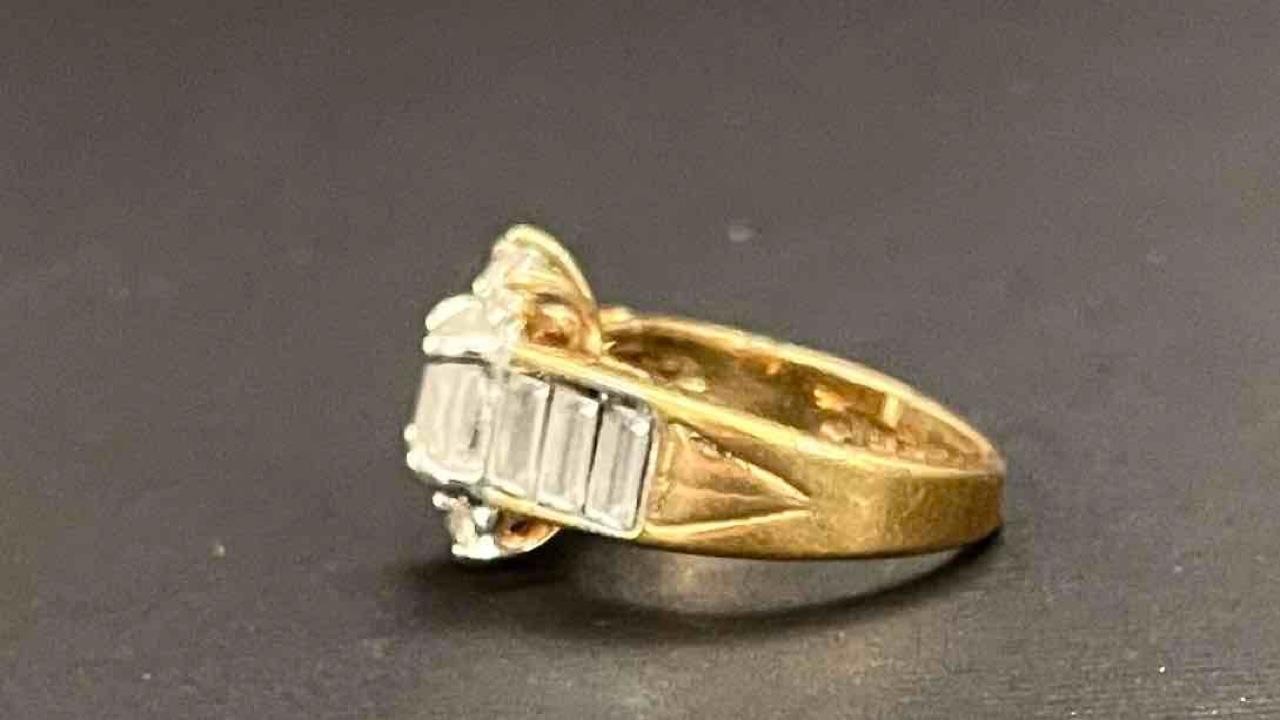 Vintage 18K HGE Gold Cocktail Ring Size 7. Faceted Oval, Round, Baggett Stones