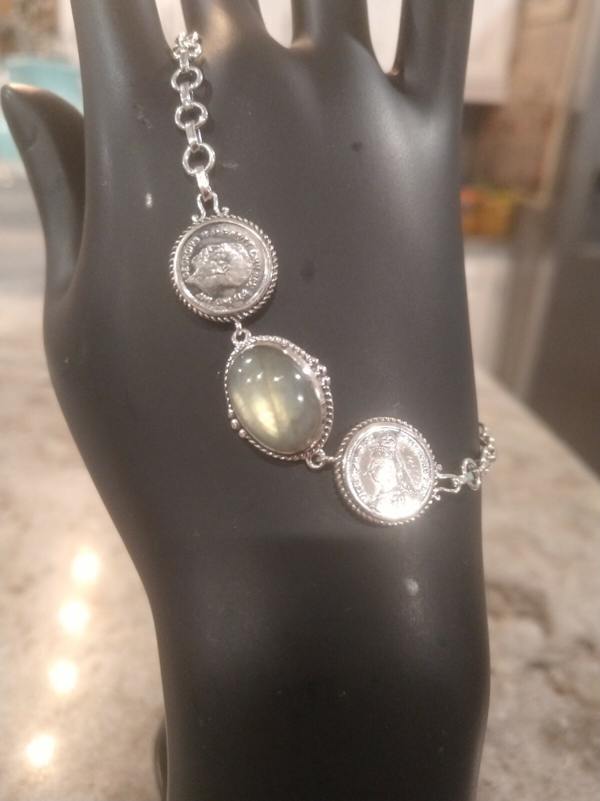 7.0 TCW Malagasy Labradorite&Coin Bracelet/SSilver (7.25 In) (9.85 gms Silver))