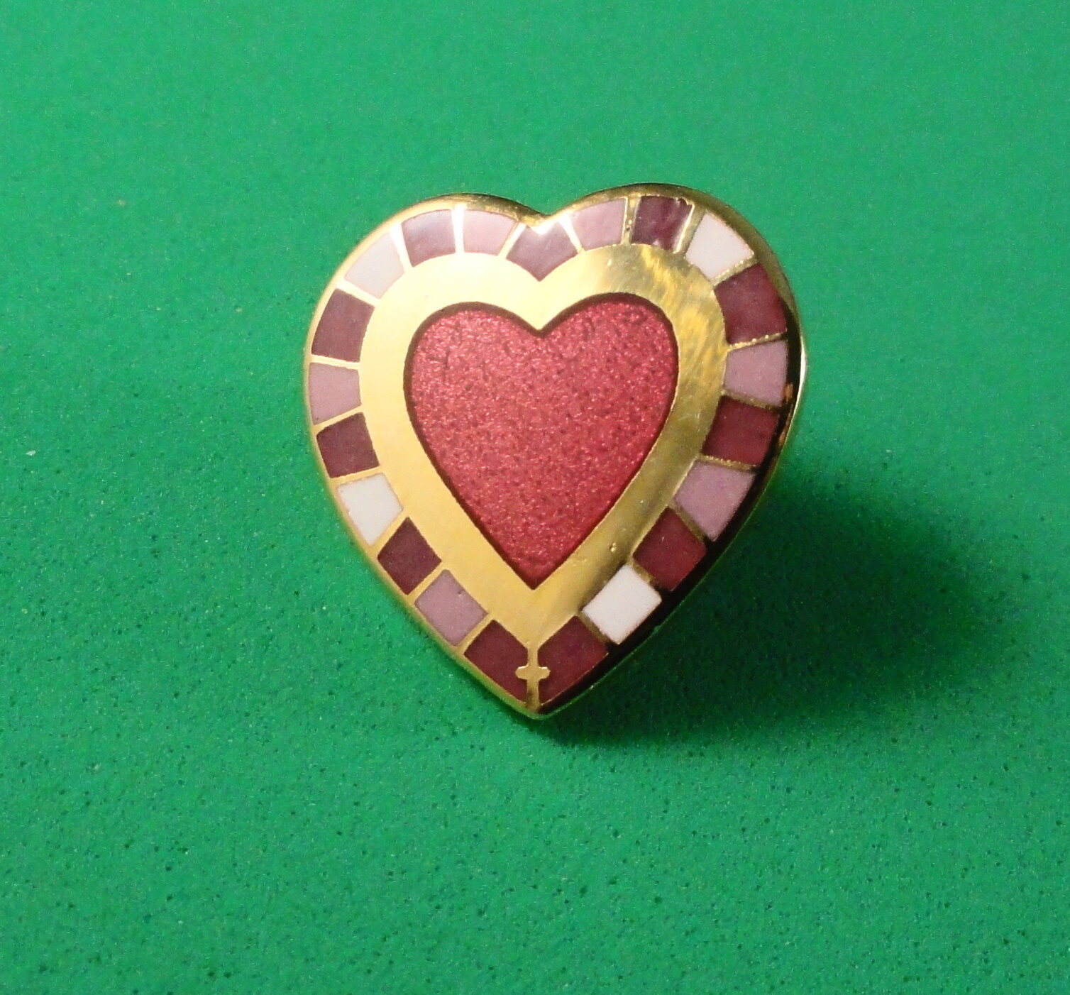 Pin / Brooch: Beautiful Petite Artistic Heart 3/4″ X 3/4″