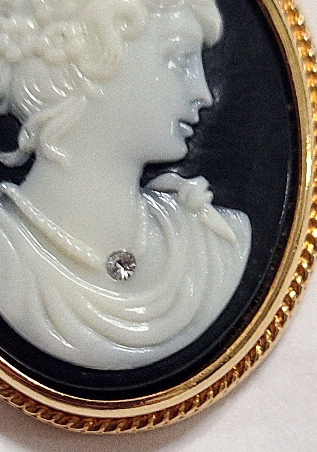 Avon Signed Vintage Cameo Brooch/Pendant With Black Background And Gold Tone