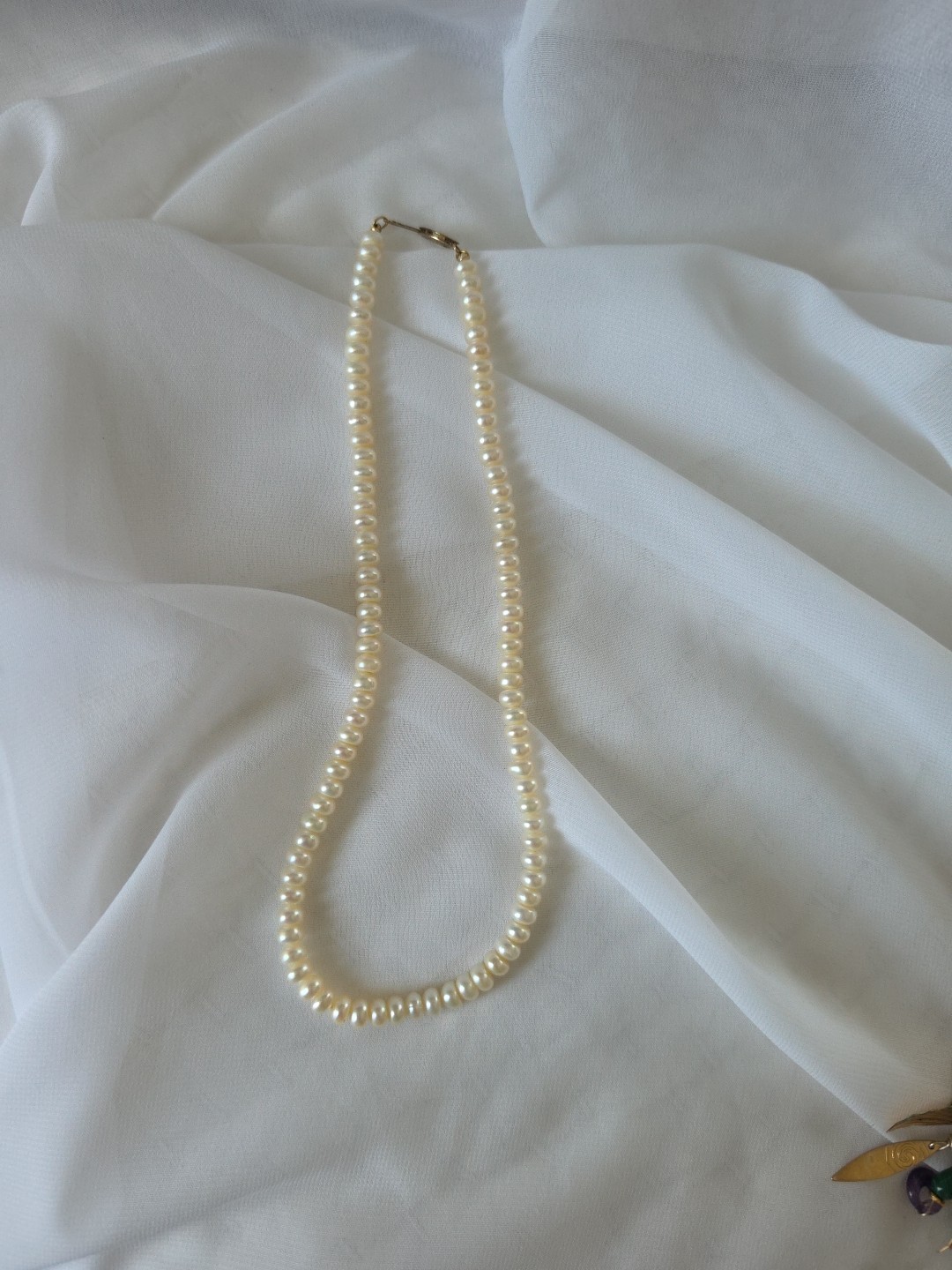 CULTURED FRESHWATER BUTTON PEARL NECKLACE YELLOW GOLD PLATED 925 CLASP 15″