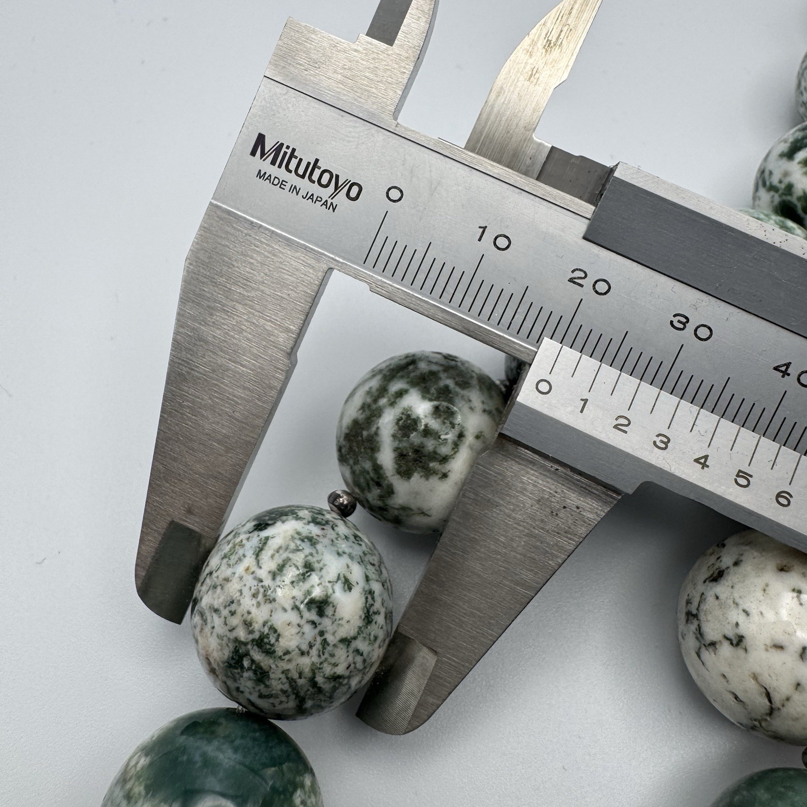 Chunky Natural Green White Tree Agate Moss Agate 20mm Round Bead Necklace