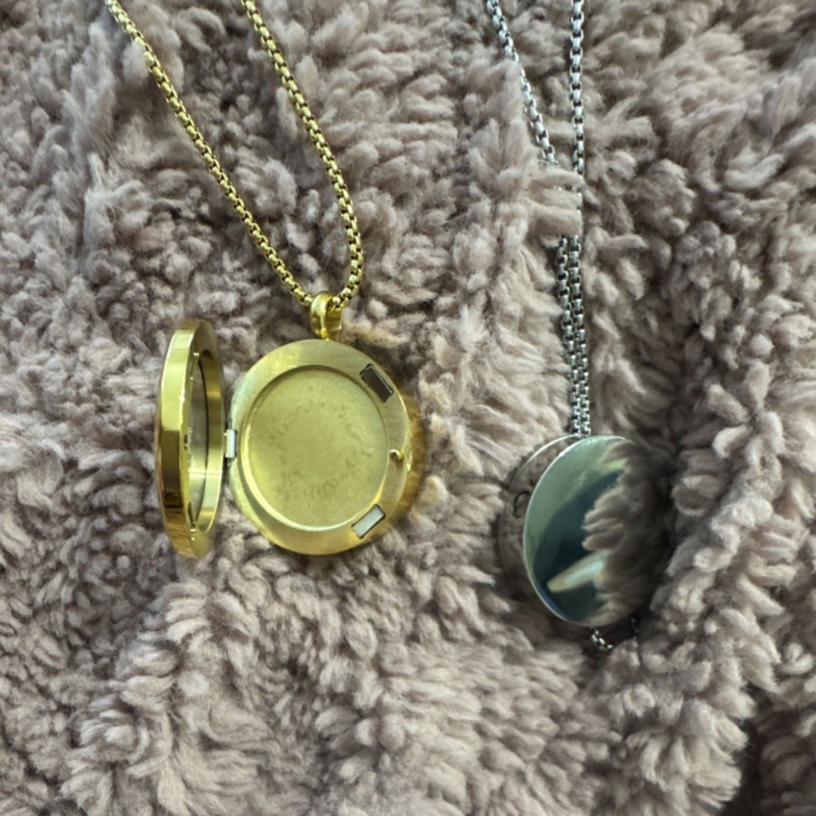 Silver or gold Round Locket Necklace holds a picture and cremation ashes.
