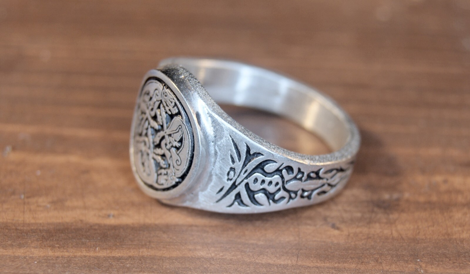 Celtic Hounds ring – 3 dogs biting tails symbol from the Book of Kells