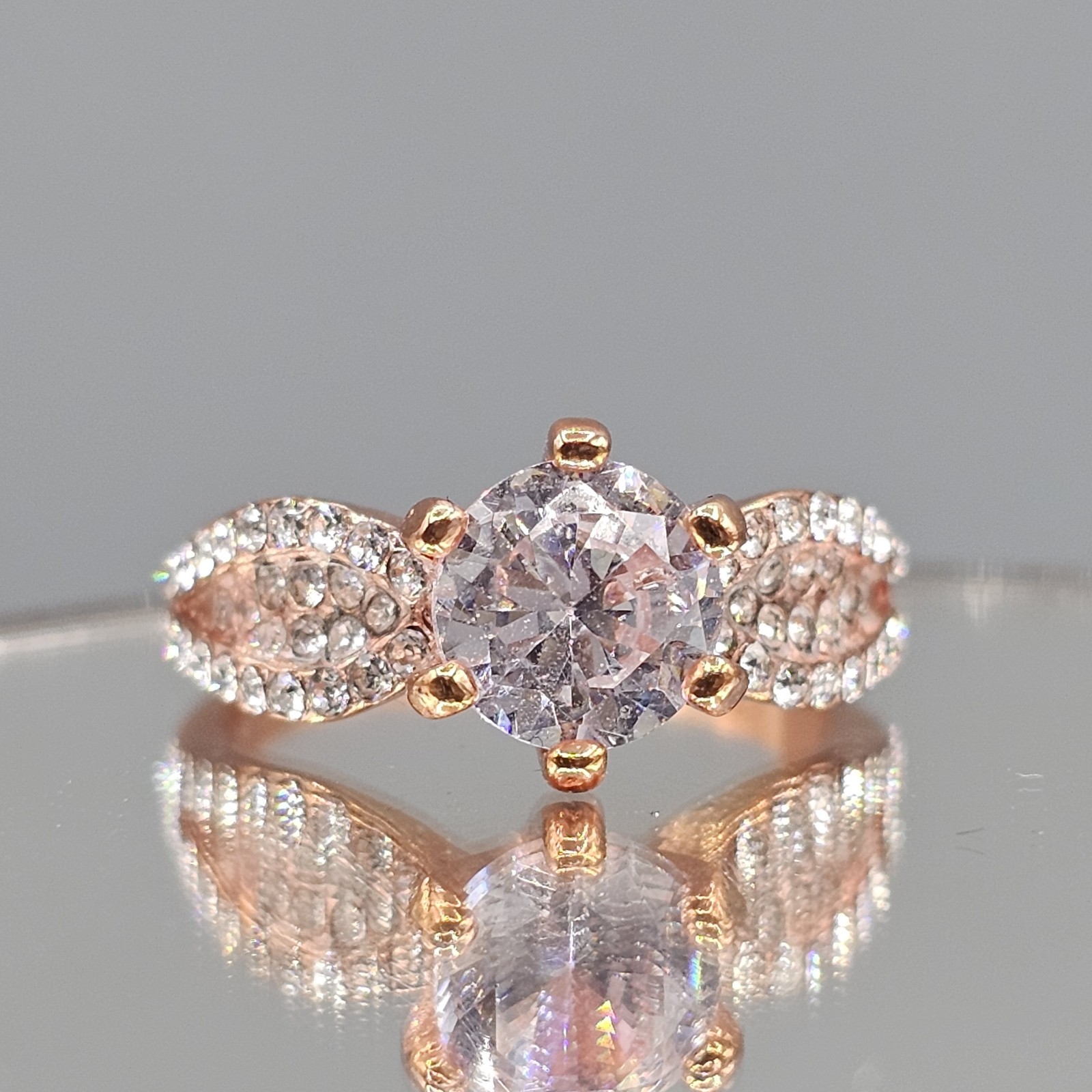 Copper Tone CZ Ring Round Center Stone Scalloped Band Size 7.5 Cubic Zirconia