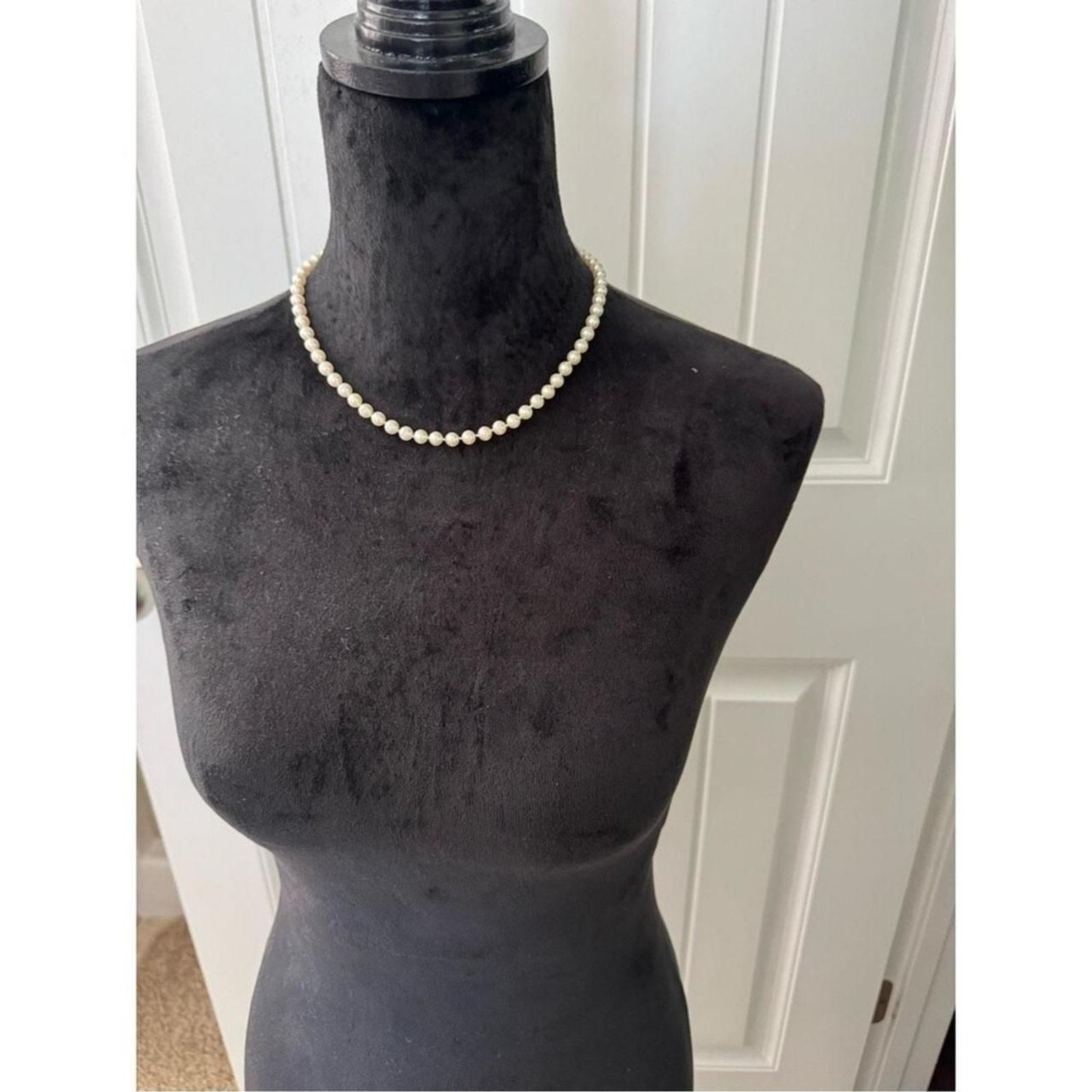 Source-unknown Women’s White and Cream Jewellery