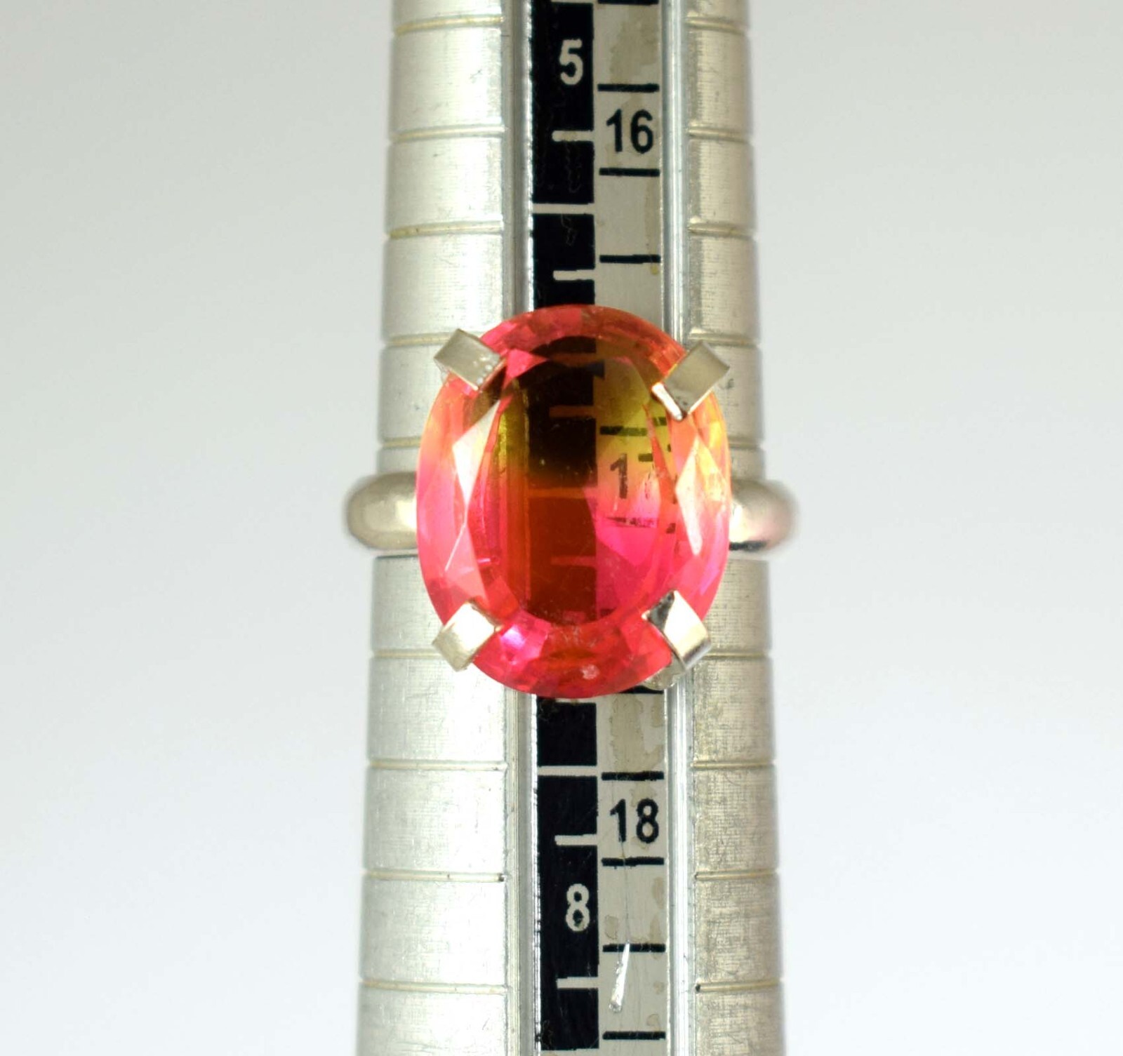 20.05 Ct Oval Russian Bi Color Alexandrite Gemstone Ring For Special Occasion