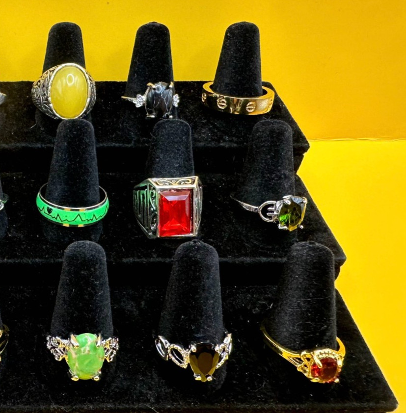Lot of 18 Rings Gold & Silver Tone Sizes 10 to 10.5 Contemporary R-57