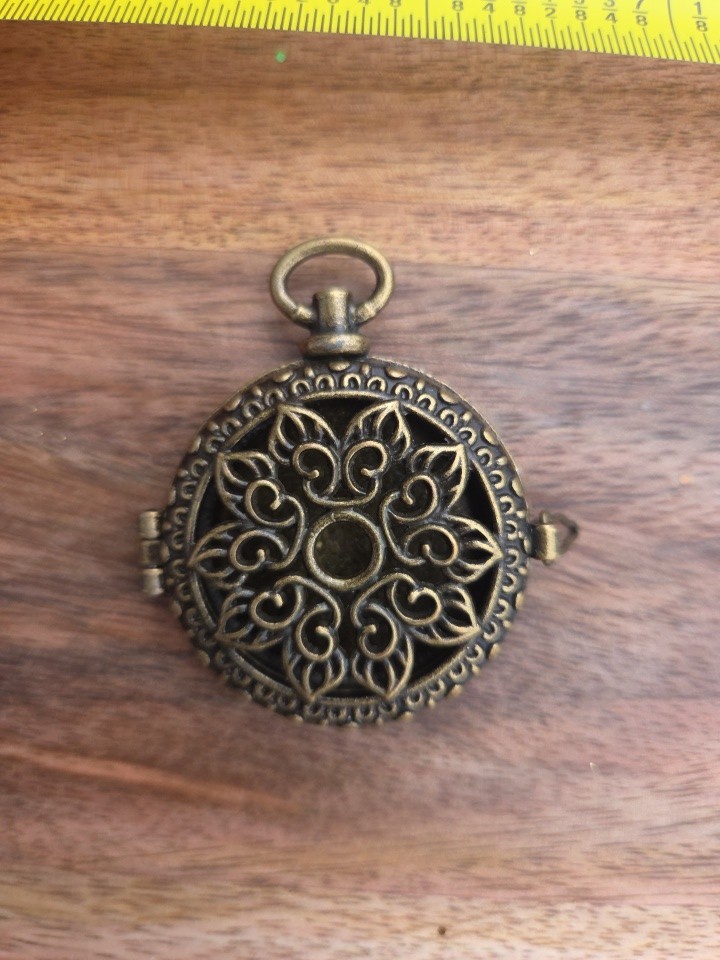 Vintage Victorian Metal Locket Pendant With See-through Front Picture