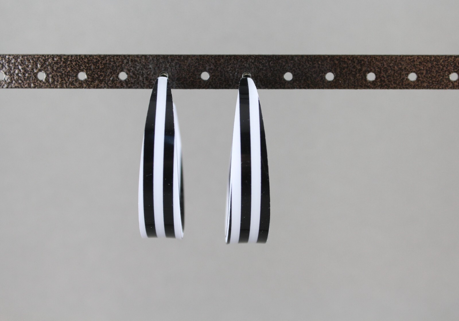 Black White stripe hoop earrings plastic lightweight post acrylic 1 7/8″ wide
