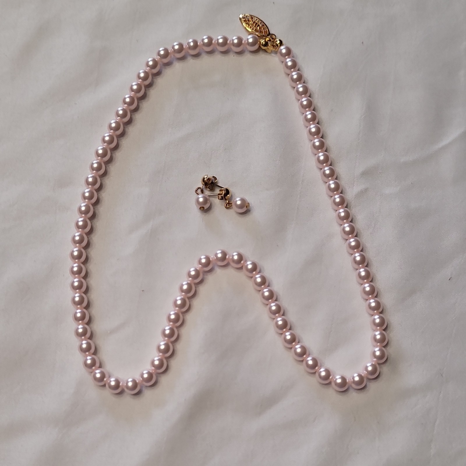 Pink cultured freshwater pearl necklace and earring set with gold-tone clasp