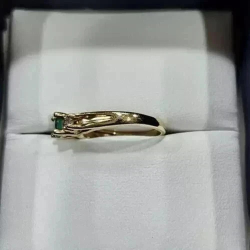 Simulated Emerald 1.0Ct Round Cut 3 Stone Engagement Ring 14K Yellow Gold Plated