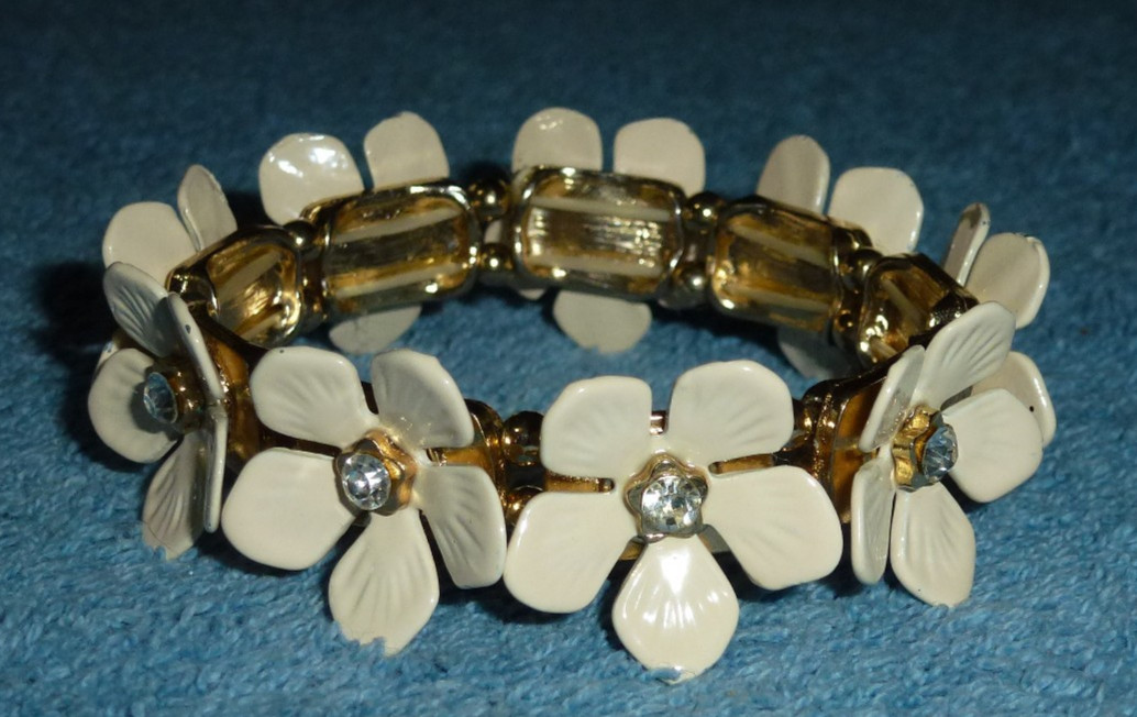 Gold Tone White Cream Enamel Flowers Clear Rhinestone Centers Stretch Bracelet