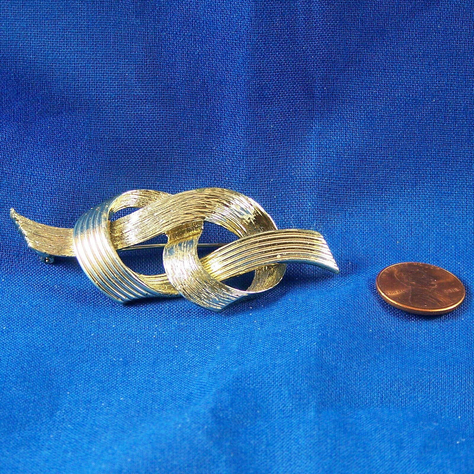 Vintage Signed MJent Pin Brooch Ribbon Swirl Twist Knot Gold Tone Metal Unique