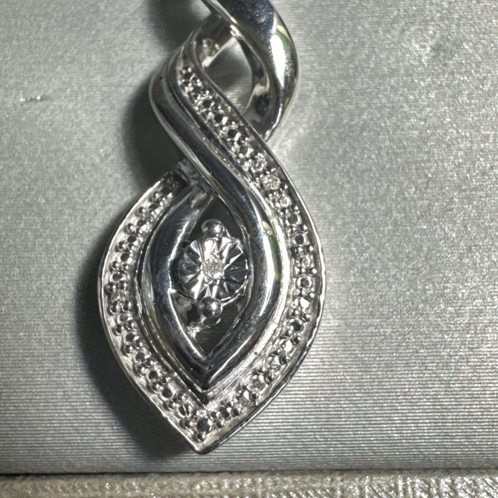 Zales Elegant Infinty Curved Necklace Swirl Sparkly Sterling Silver 925