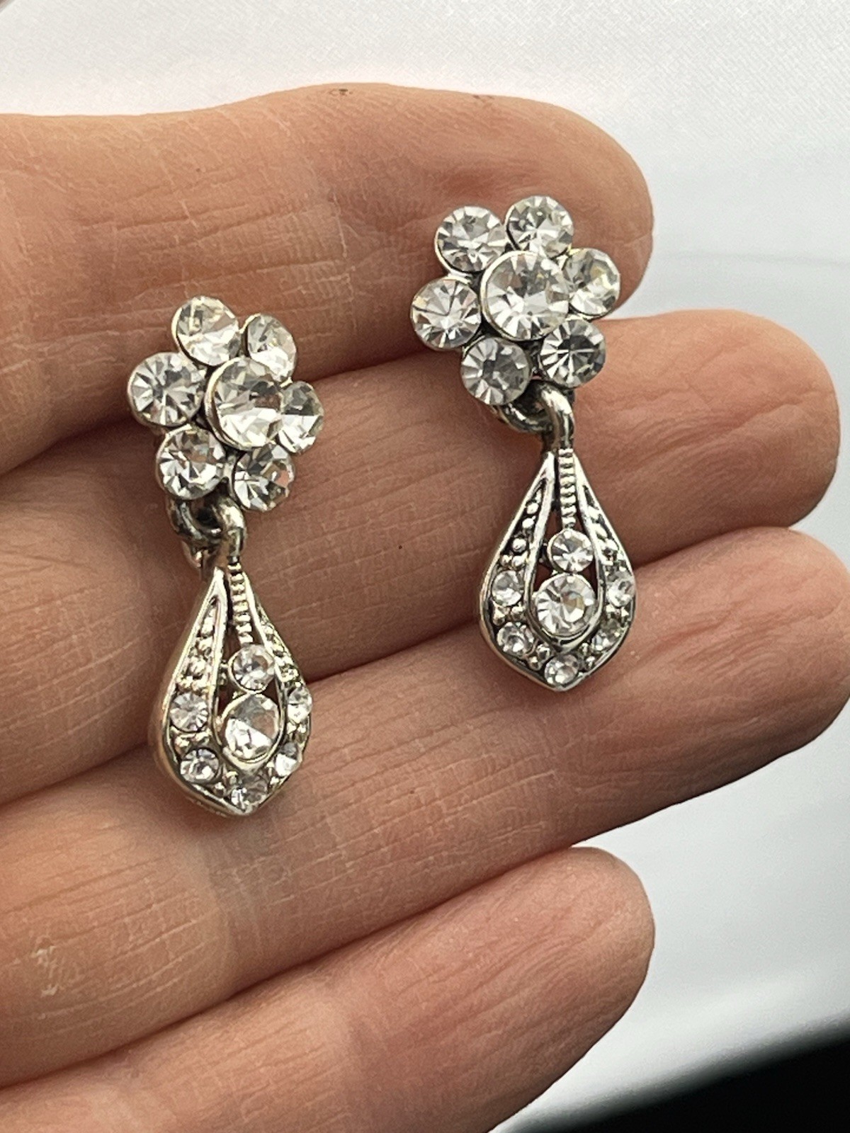 Vintage Necklace and Earrings Set Jewelry Floral design all occasion Gift