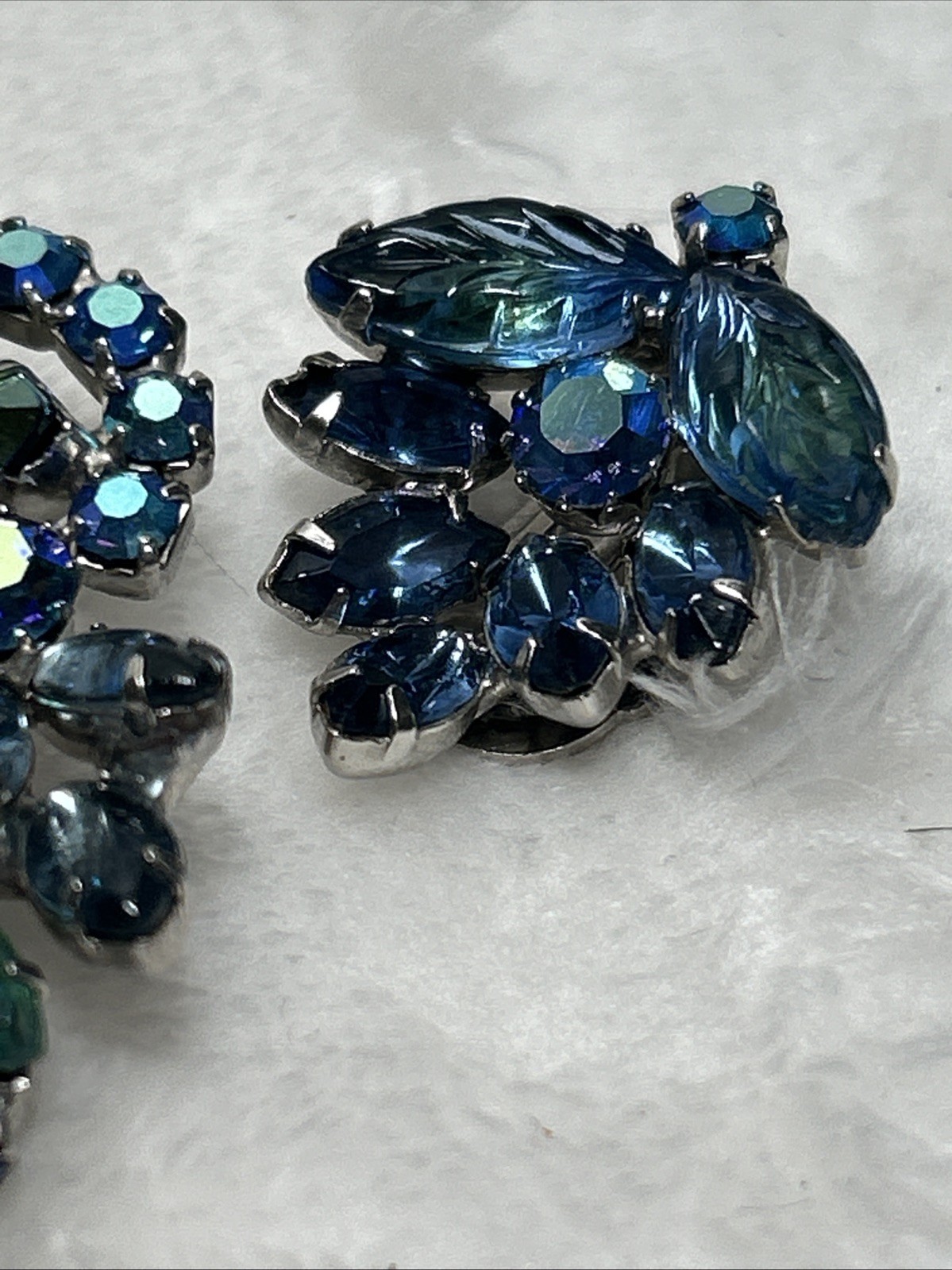 Vintage Blue Green Aurora Borealis AB Rhinestone Wreath Brooch Earrings Set