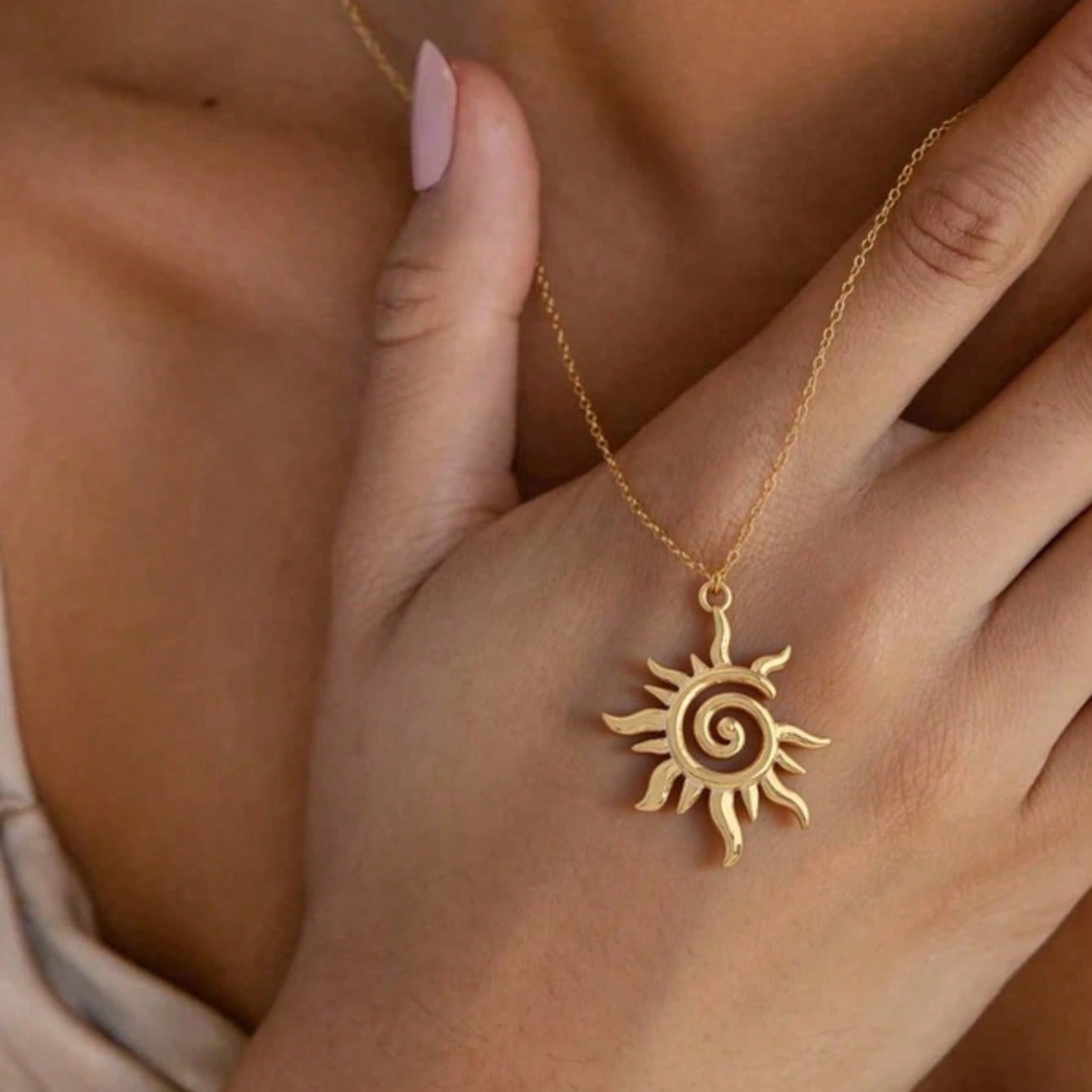 1pc Exquisite Minimalist Gold Plated Sunburst Pendant Necklace