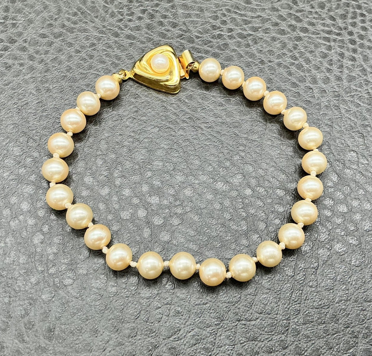 Liz Claiborne Bracelet Faux Pearl Bead Gold Tone Clasp Costume Jewelry 7.5″