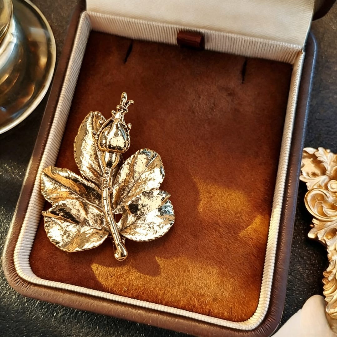 Baroque Style Leaf Brooch Pin Elegant Unisex Suit Lapel Clothing Accessory Gift