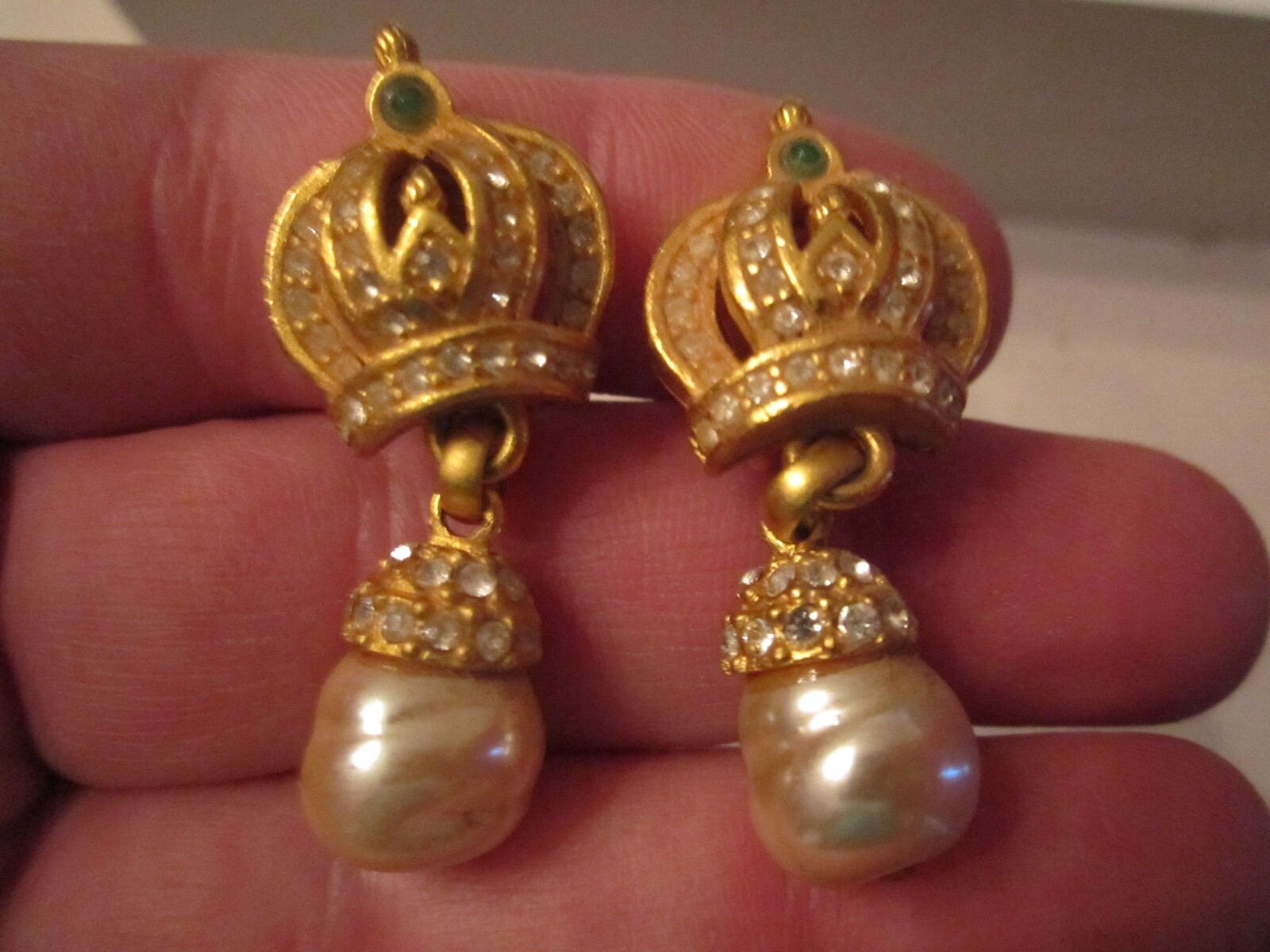 VINTAGE LINDA LEVINSON EARRINGS – CRYSTALS AND FAUX PEARL HEAVY 1 3/4″ L – OFC-8