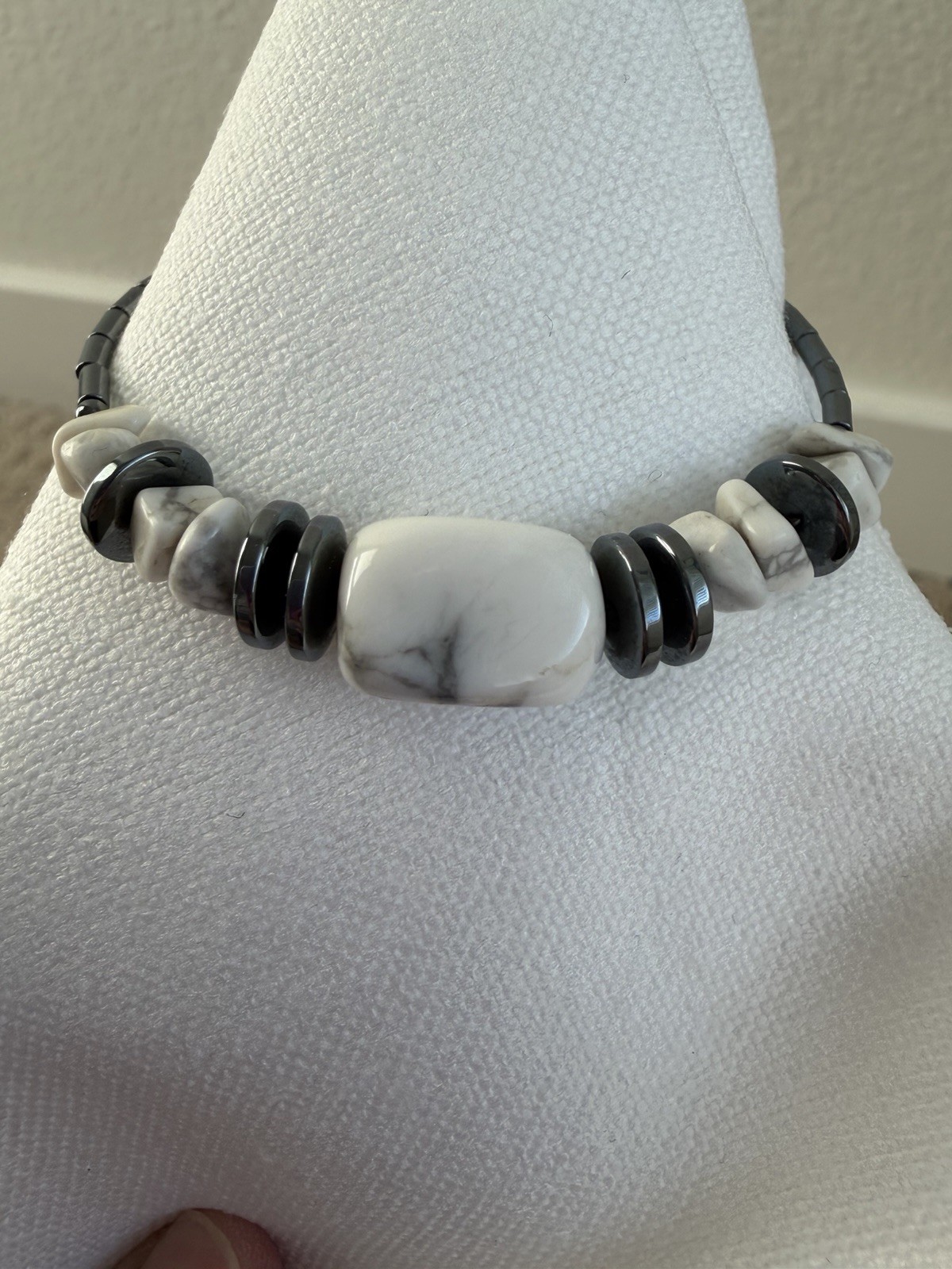 Howlite White Black Gray Stone Beaded Bracelet Handmade Chip Bead Ball Chain