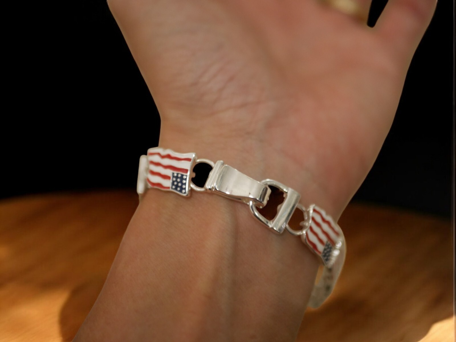 NEW WOMEN’S USA FLAG BRACELET SILVER INTERLOCKING LINK 7.5″ PATRIOTIC