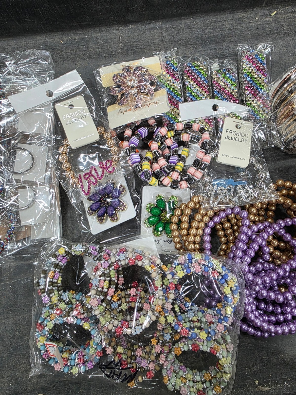 fashion jewelry lots wholesale 101 Pieces. See Description. Ship From Arizona