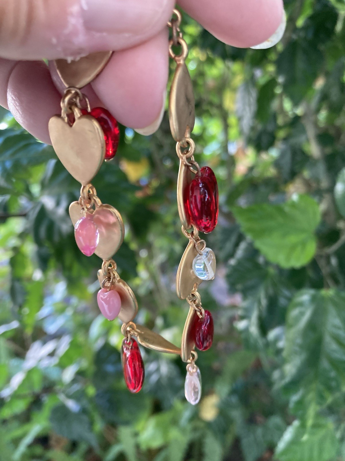 Romantic Goldtone RED & PINK LUCITE HEARTS Charm Bracelet