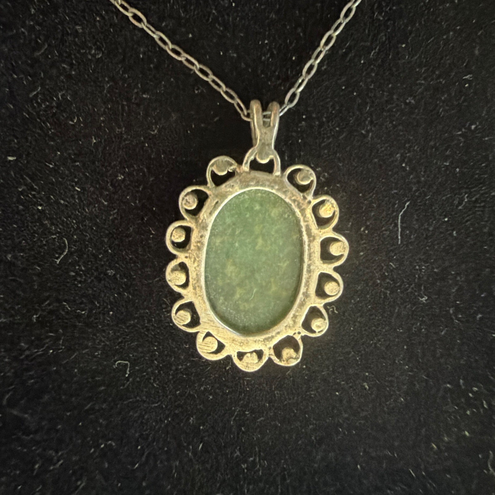 Silver-Tone Cable Chain Necklace Oval Green Stone Pendant Bezel Spring Ring