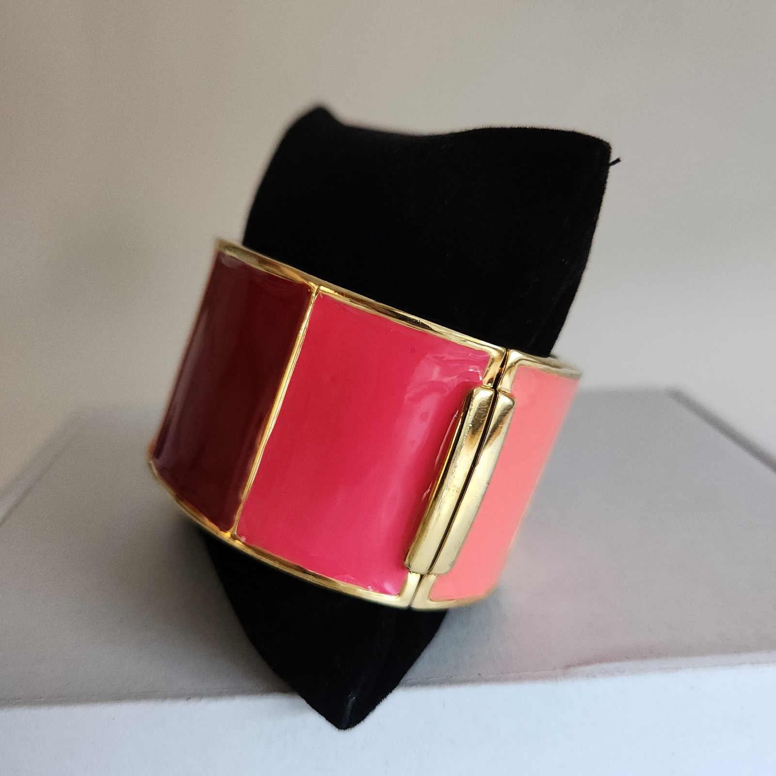 Banana Republic Color Block Bangle Bracelet | Red Orange Enamel | Gold Tone | 7″